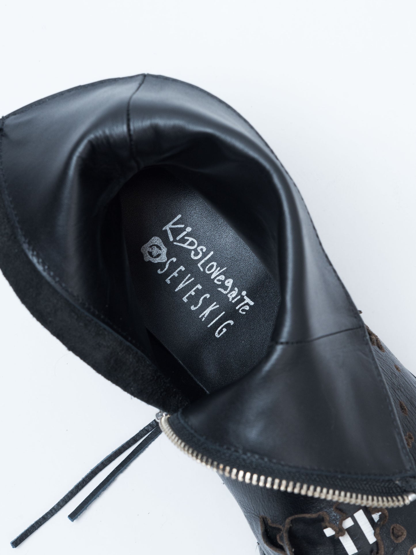 AC-SV-NYA-1007 / Damaged Side Zip Boots Version, 'TIME THAT NEVER ENDS' Collaboration KIDS LOVE GAITE