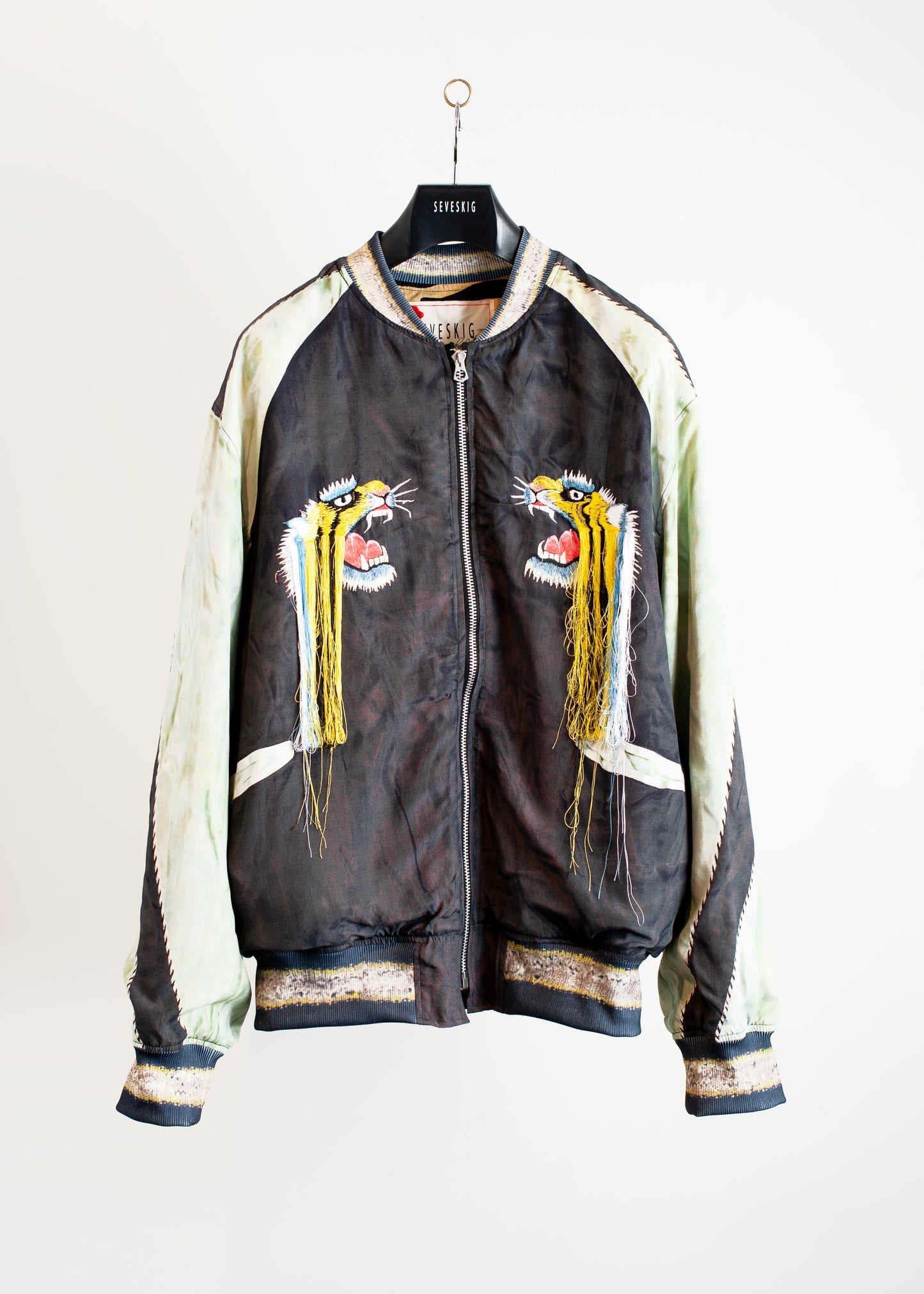 JK-SV-NYS-1005 / Sev vs Tolq Souvenir Jacket Ver, Misled by AI