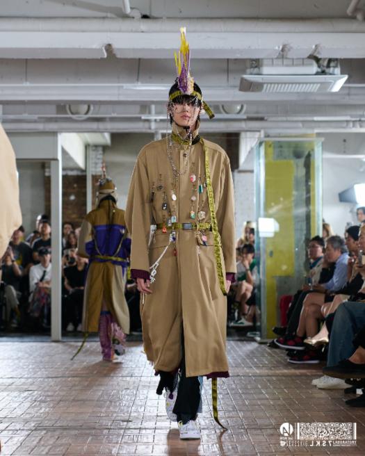 LOOK 27
