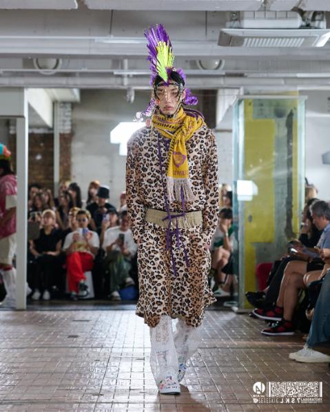 LOOK 17