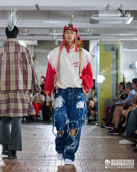 LOOK 12