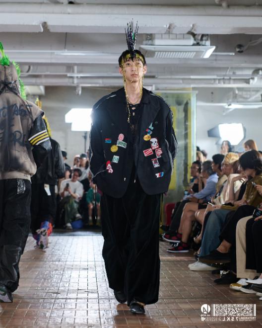 LOOK 8