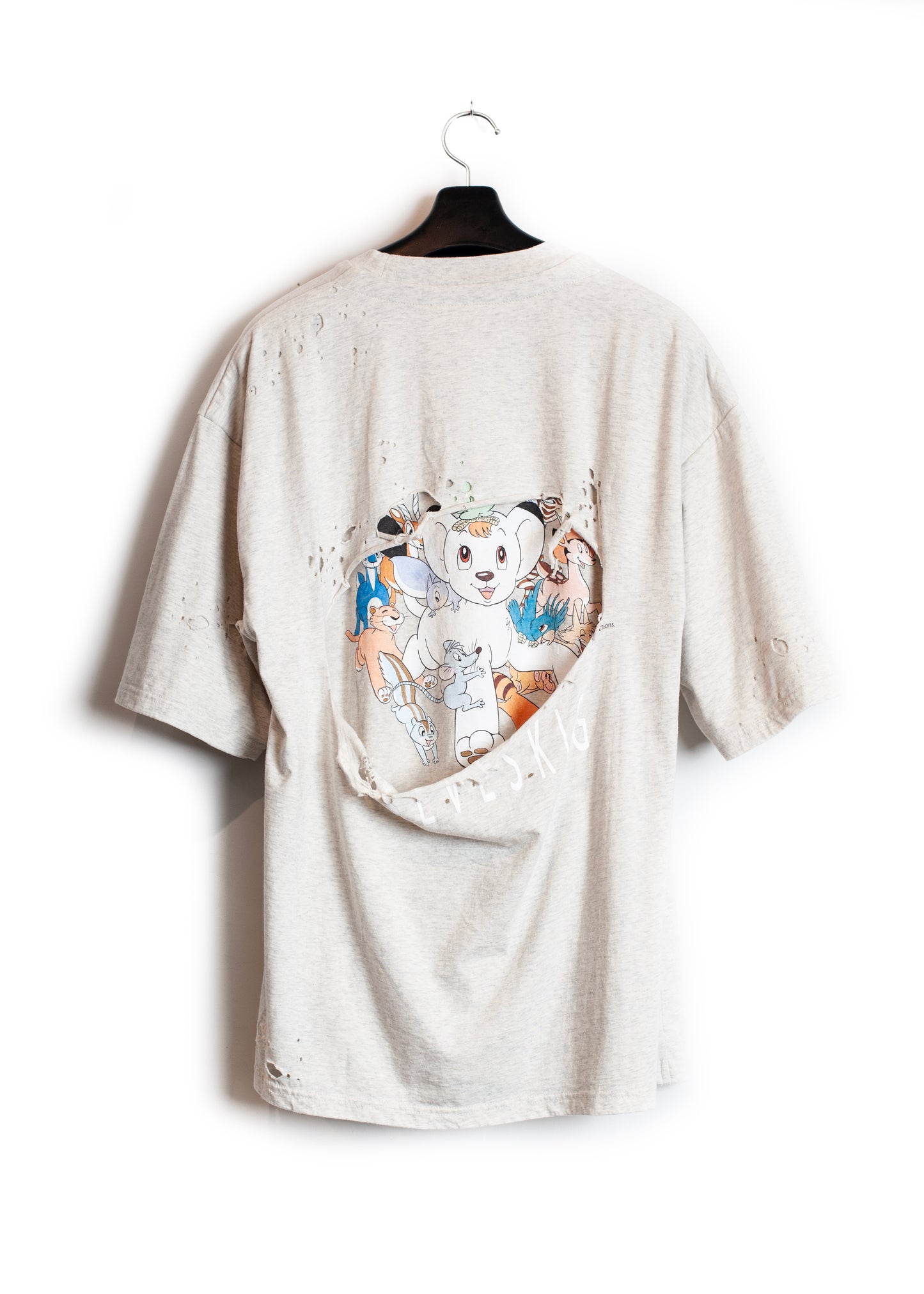 CT-SV-NGS-1009 / SEVESKIG vs JUNGLE EMPEROR LEO S/SL Damage TEE Ver, "Friends"