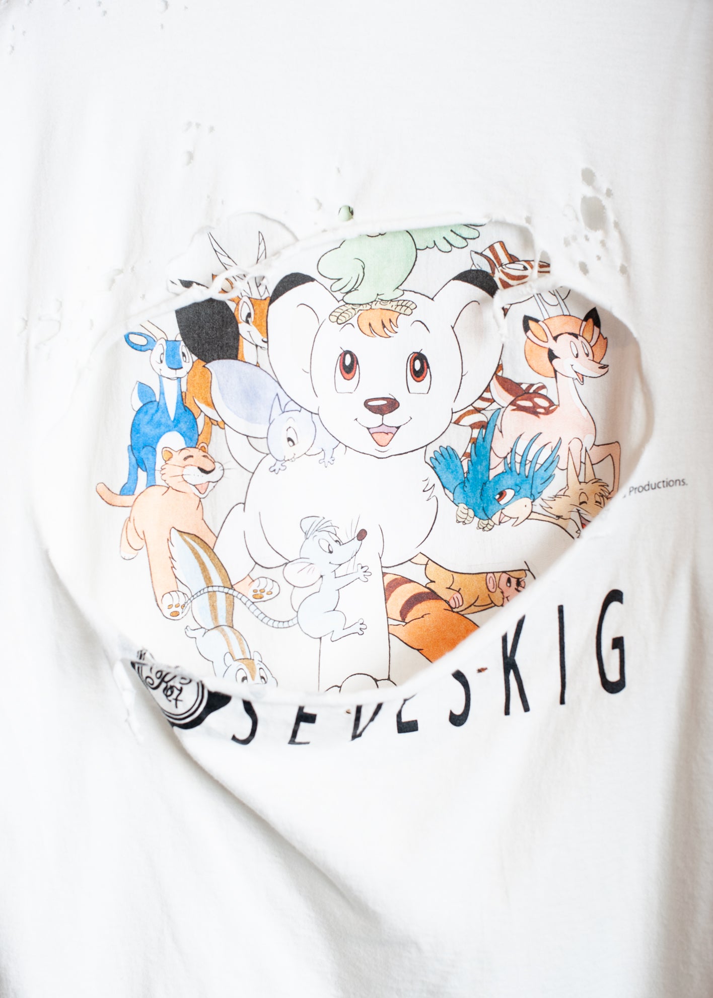 CT-SV-NGS-1009 / SEVESKIG vs JUNGLE EMPEROR LEO S/SL Damage TEE Ver, "Friends"