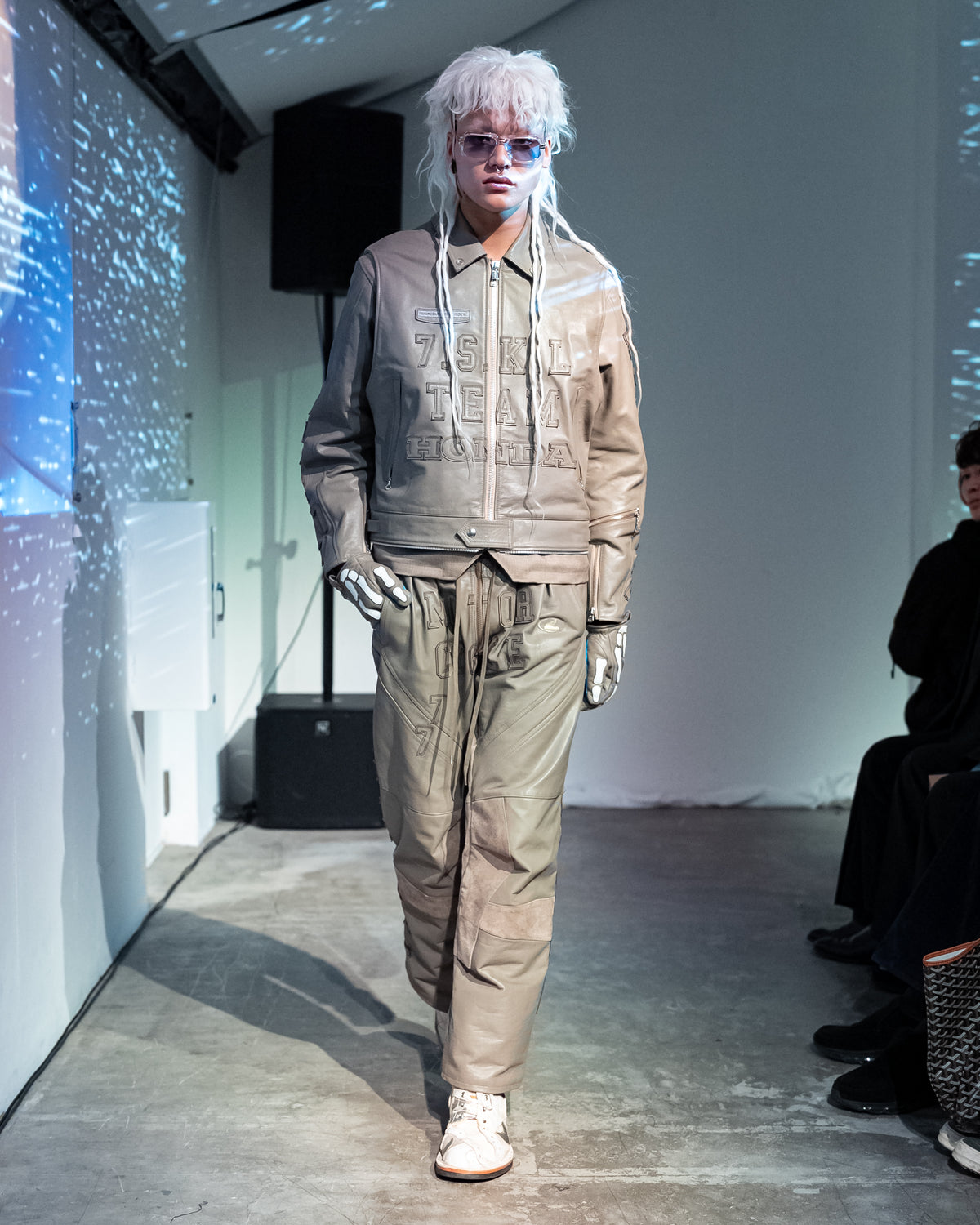 LOOK 12