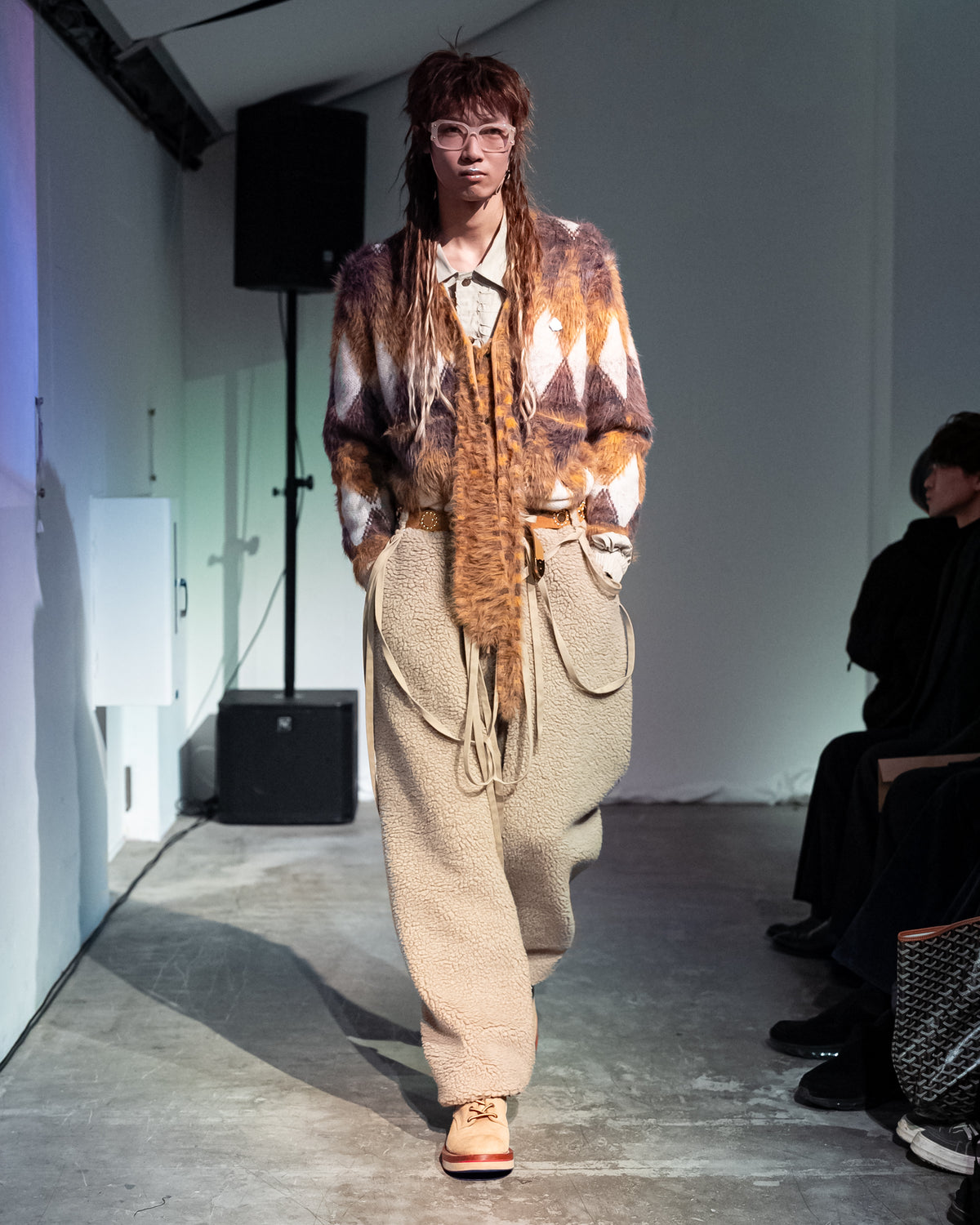 LOOK 16
