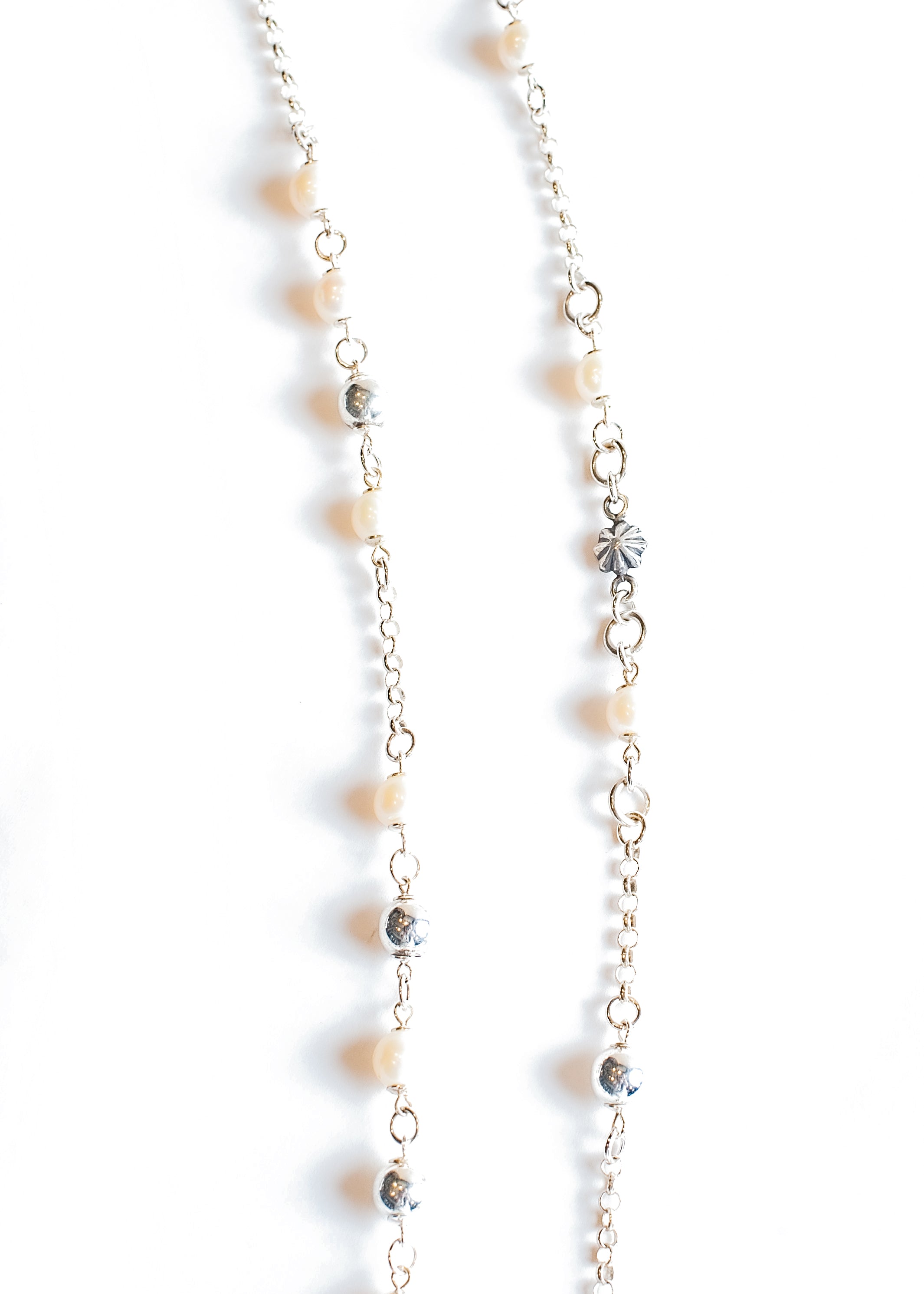 AC-SV-NNS-1008:"EIKI SUGAYA"Freshwater pearl & silver necklace Mask & Glasses Holder
